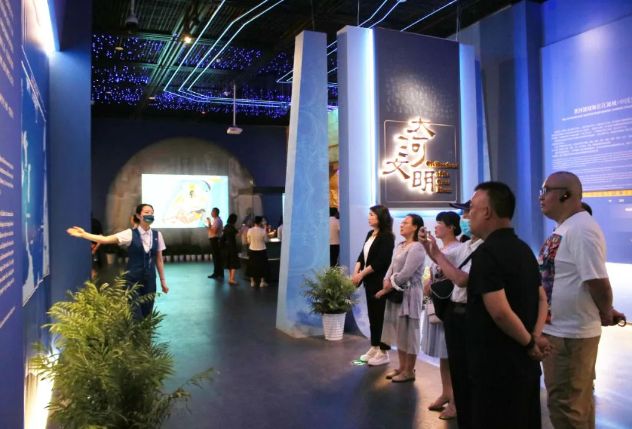 九三學(xué)社鄭州市委員會聯(lián)合社鄭州大學(xué)委員會組織參觀《大河文明展》