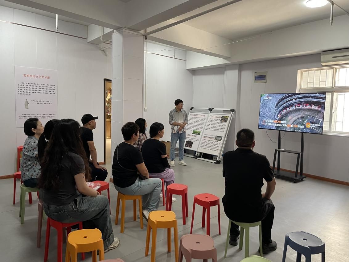 九三學(xué)社鄭州市管城一支社、管城二支社組織參觀鄭州瞻世客家文化博物館